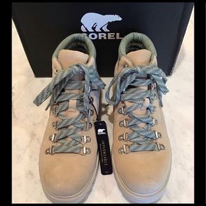 Sorel hiking boots rare color size 6 never worn